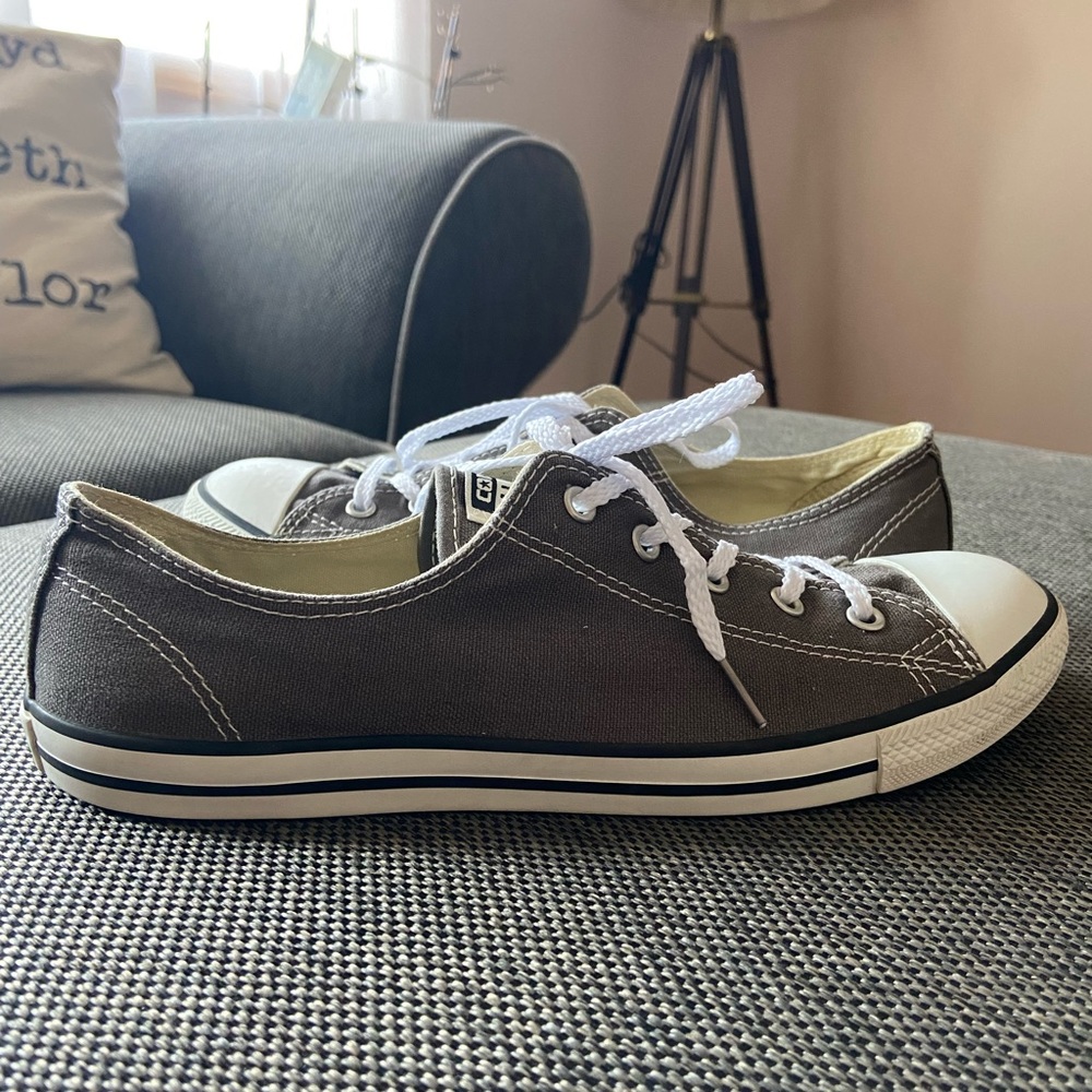 Dainty Ox Charcoal Low Top Converse
